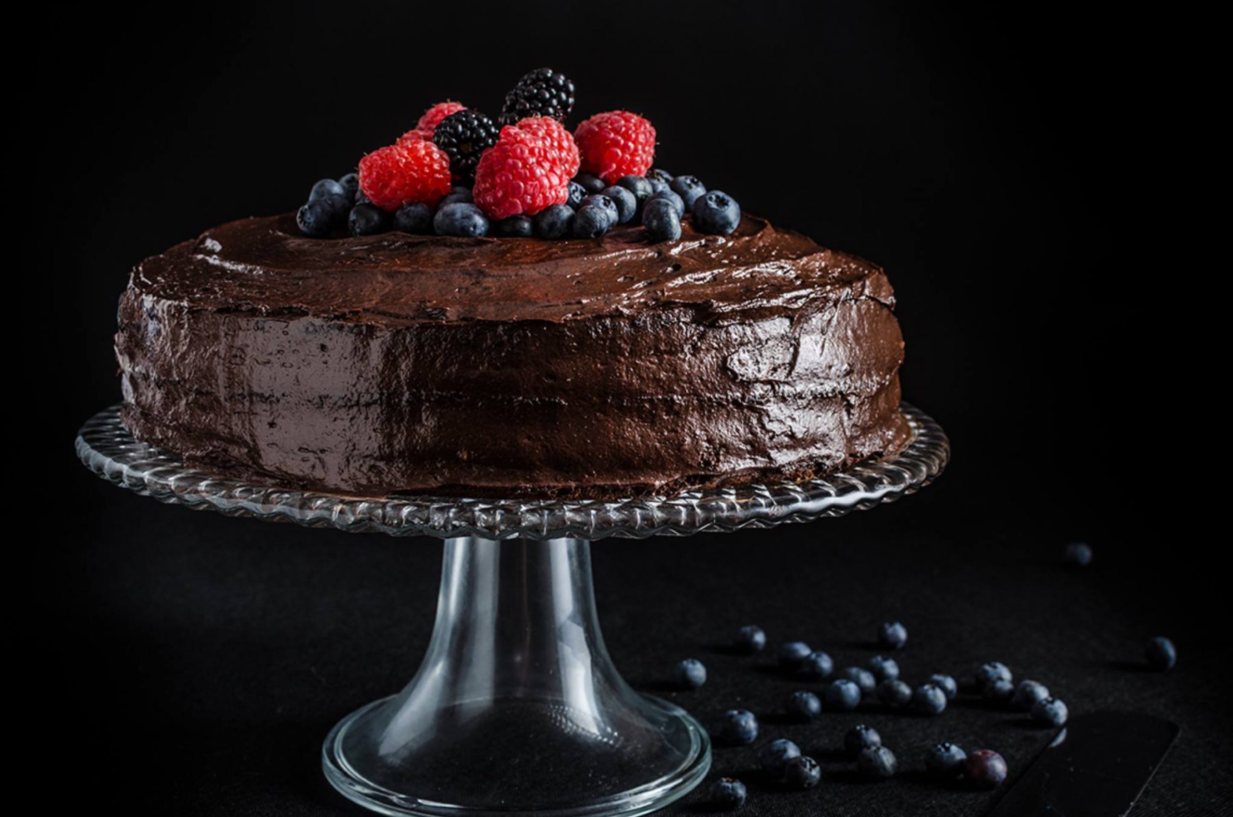 chocolate-berry-cake-event-catering