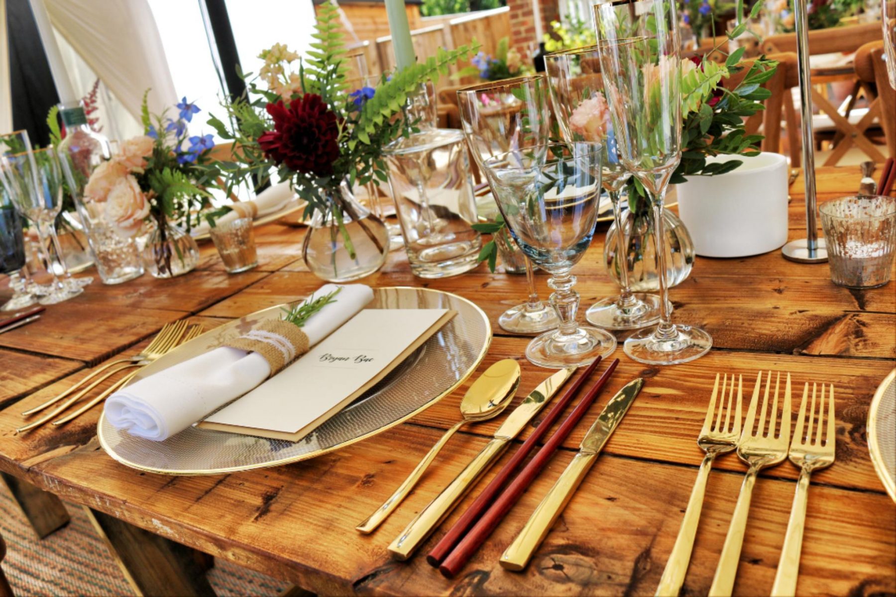 rustic-wedding-table-setting
